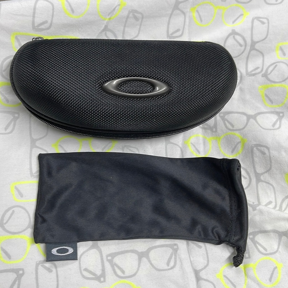Oakley sun glasses case